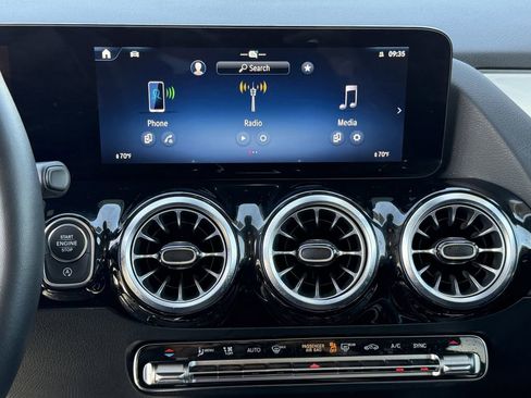 Used 2022 Mercedes-Benz GLC 300 image 27