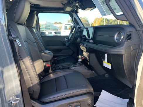 New 2025 Jeep Gladiator Sport image 28