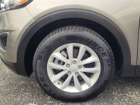 Used 2016 Kia Sorento LX w/ LX Convenience Package image 4