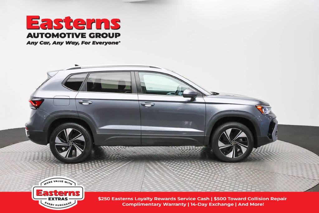 Used 2025 Volkswagen Taos SE AWD/4WD image 5