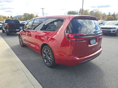 New 2026 Chrysler Pacifica Select image 4