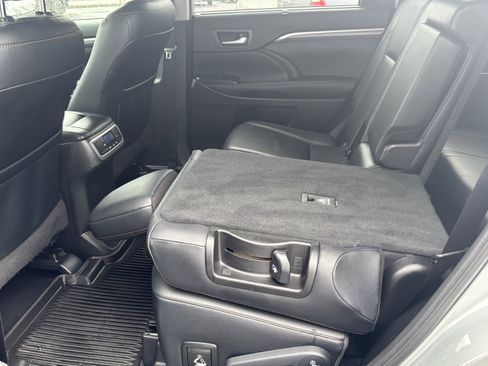 Used 2019 Toyota Highlander Limited AWD/4WD image 26