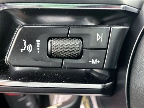 Used 2022 Porsche Macan S image 11