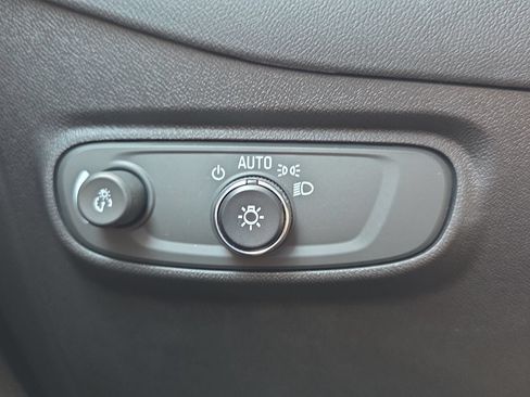 Used 2023 Chevrolet Equinox LT FWD image 26