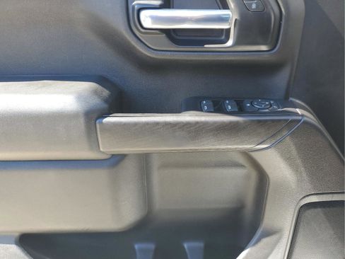 Used 2020 Chevrolet Silverado 1500 Custom w/ Custom Value Package image 13