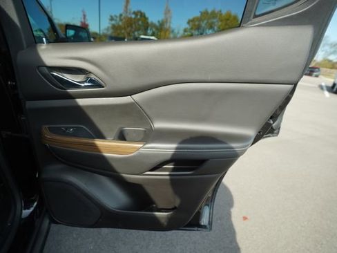 Used 2022 GMC Acadia SLE w/ Driver Convenience Package image 23