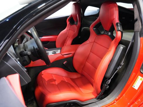 Used 2015 Chevrolet Corvette Z06 w/ 3LZ Preferred Equipment Group RWD image 26