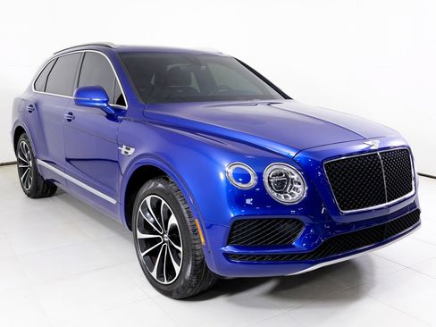 Used 2019 Bentley Bentayga AWD/4WD image 44