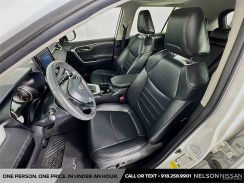 Used 2020 Toyota RAV4 XLE Premium image 19