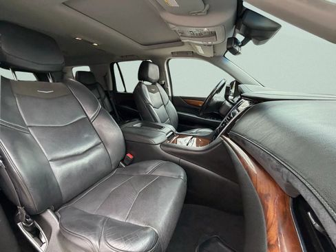 Used 2018 Cadillac Escalade Luxury image 9