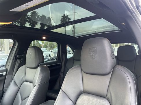 Used 2014 Porsche Cayenne Diesel Platinum Edition image 4