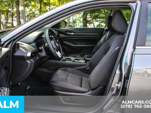 Used 2025 Nissan Altima 2.5 SV FWD image 16