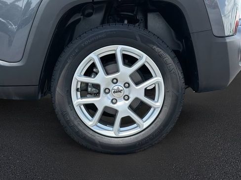 Used 2023 Jeep Renegade Latitude AWD/4WD image 30