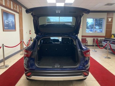 Used 2024 Chevrolet Trax LT w/ Driver Confidence Package image 8