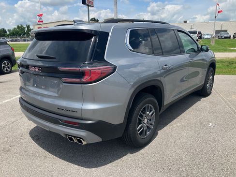 Used 2025 GMC Acadia Elevation FWD image 8