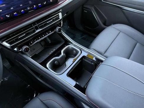 Used 2024 Chevrolet Traverse Z71 w/ Enhanced Driving Package AWD/4WD image 32