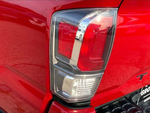 Used 2023 Toyota Tacoma TRD Off-Road w/ Technology Package AWD/4WD image 28