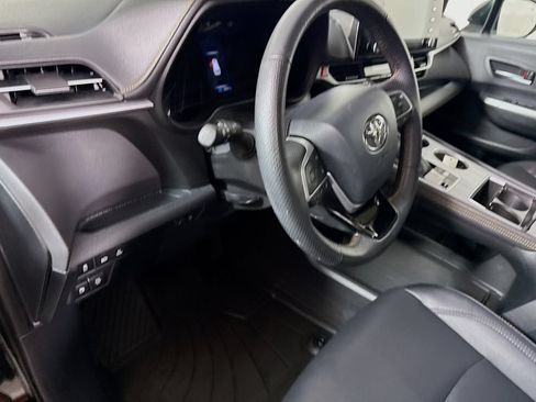 Used 2022 Toyota Sienna XLE Woodland Edition AWD/4WD image 9