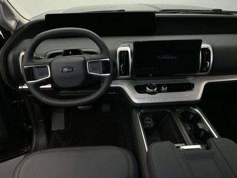 New 2025 Ford Expedition Active image 17