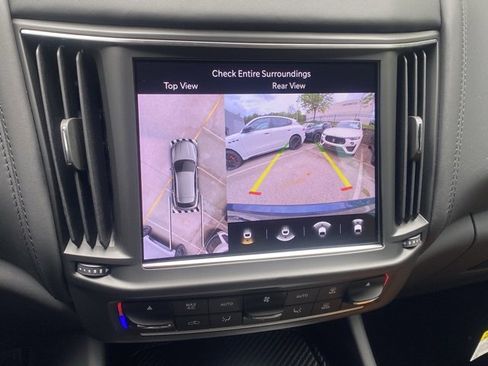 Used 2024 Maserati Levante Trofeo image 30