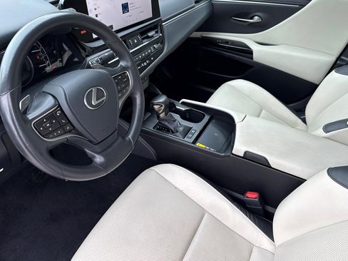 Used 2025 Lexus ES 300h w/ Premium Package FWD image 4