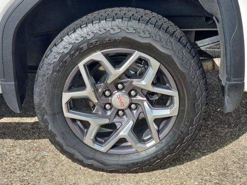 Certified 2025 GMC Sierra 1500 SLT AWD/4WD image 29