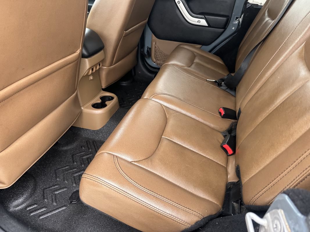 Used 2014 Jeep Wrangler Unlimited Sahara w/ Connectivity Group AWD/4WD image 33