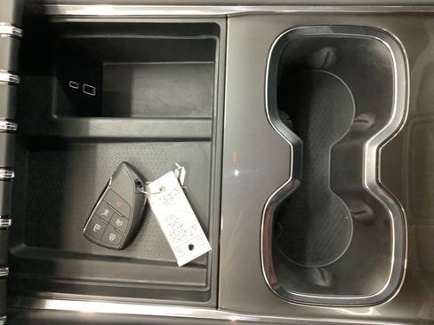 Used 2025 GMC Acadia Elevation image 22