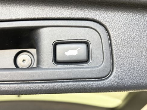 Used 2020 Honda Pilot Touring image 16