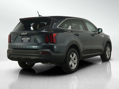 Used 2022 Kia Sorento LX image 5
