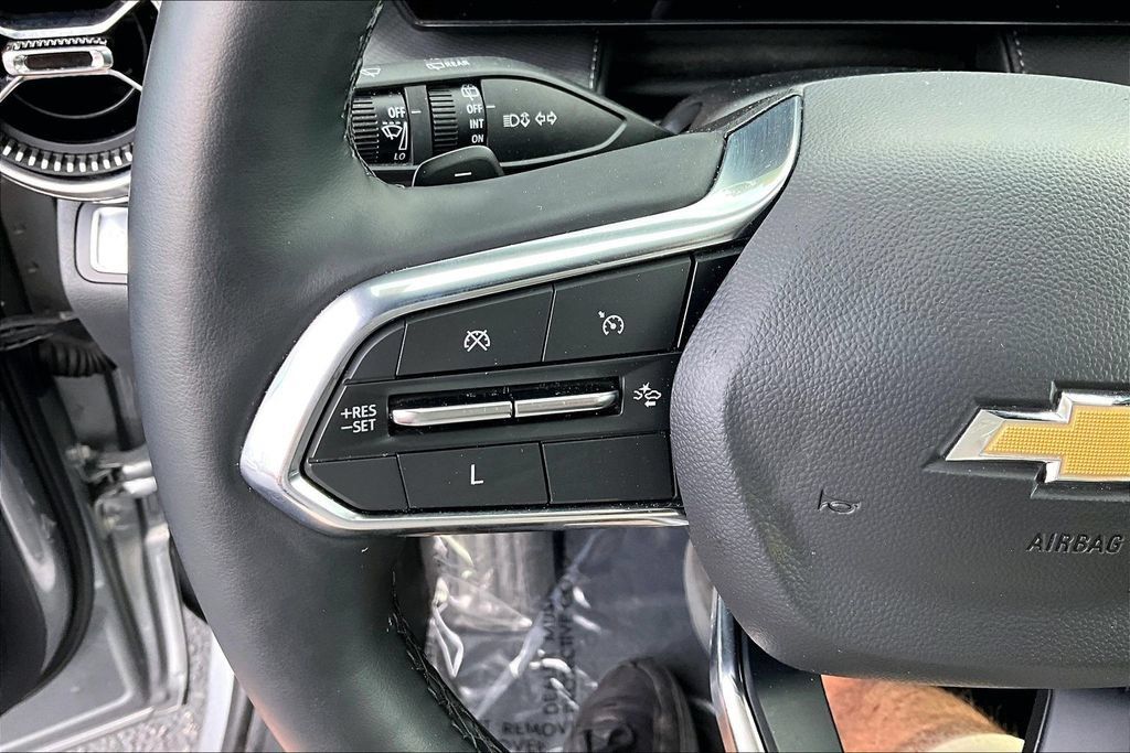 Used 2025 Chevrolet Equinox LT AWD/4WD image 11