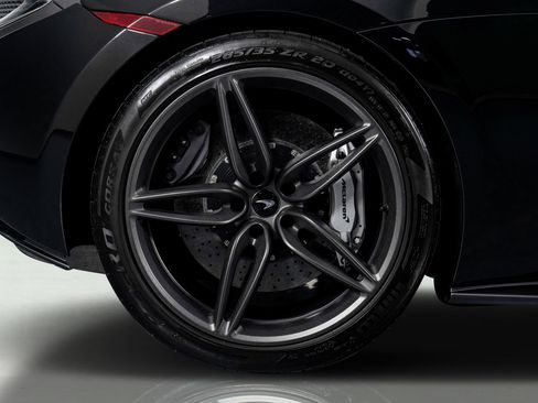 Used 2019 McLaren 570S Spider image 22