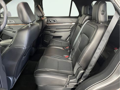 Used 2018 Ford Explorer Platinum AWD/4WD image 12