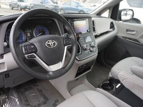 Used 2018 Toyota Sienna XLE w/ XLE Navigation Package image 30