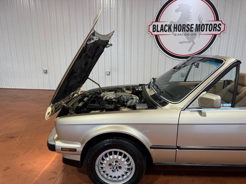 Used 1990 BMW 325i Convertible image 38