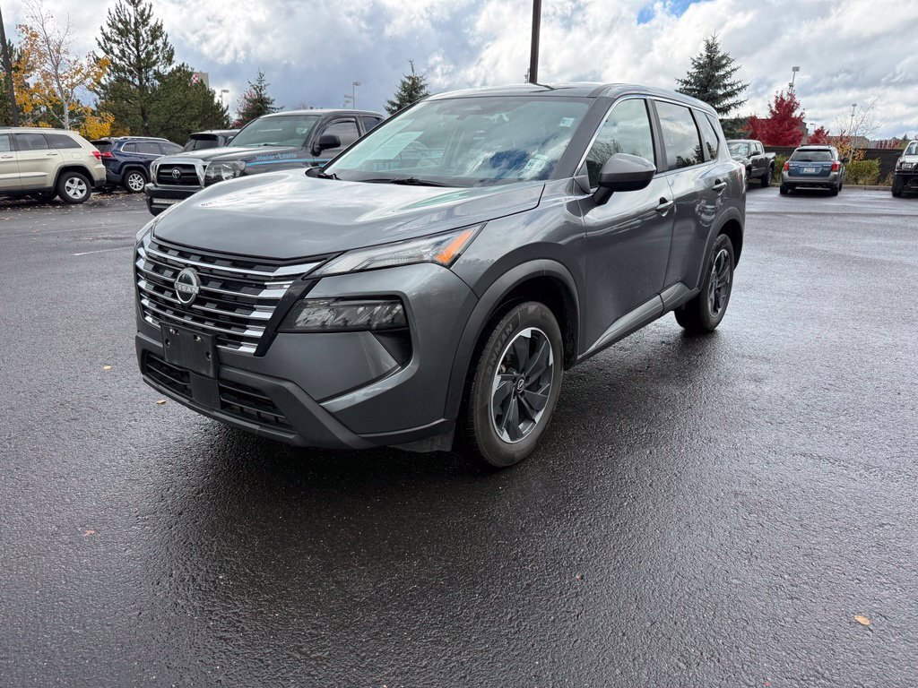 Used 2025 Nissan Rogue SV AWD/4WD image 4
