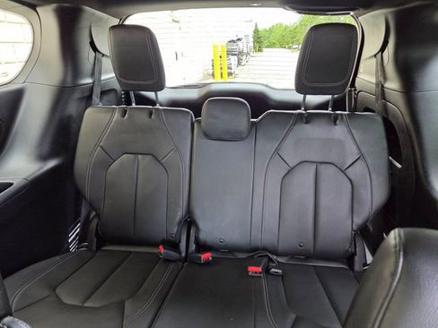 Used 2020 Chrysler Pacifica Touring-L Plus w/ Advanced Safetytec Group FWD image 32