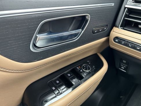 Certified 2025 INFINITI QX80 Sensory image 16