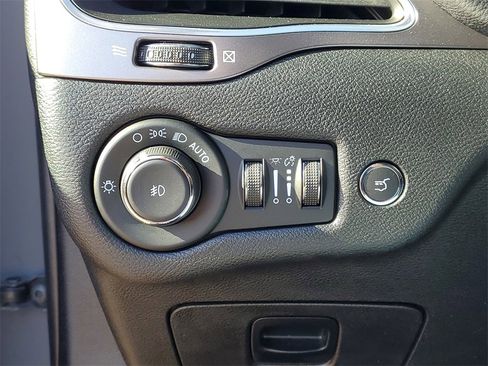 Used 2022 Jeep Cherokee Latitude Lux w/ Sun & Sound Group image 19