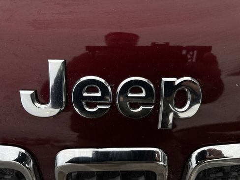 Used 2021 Jeep Cherokee Limited image 30