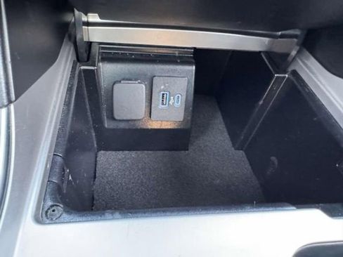 Certified 2022 Ford Explorer Limited w/ Equipment Group 301A image 22