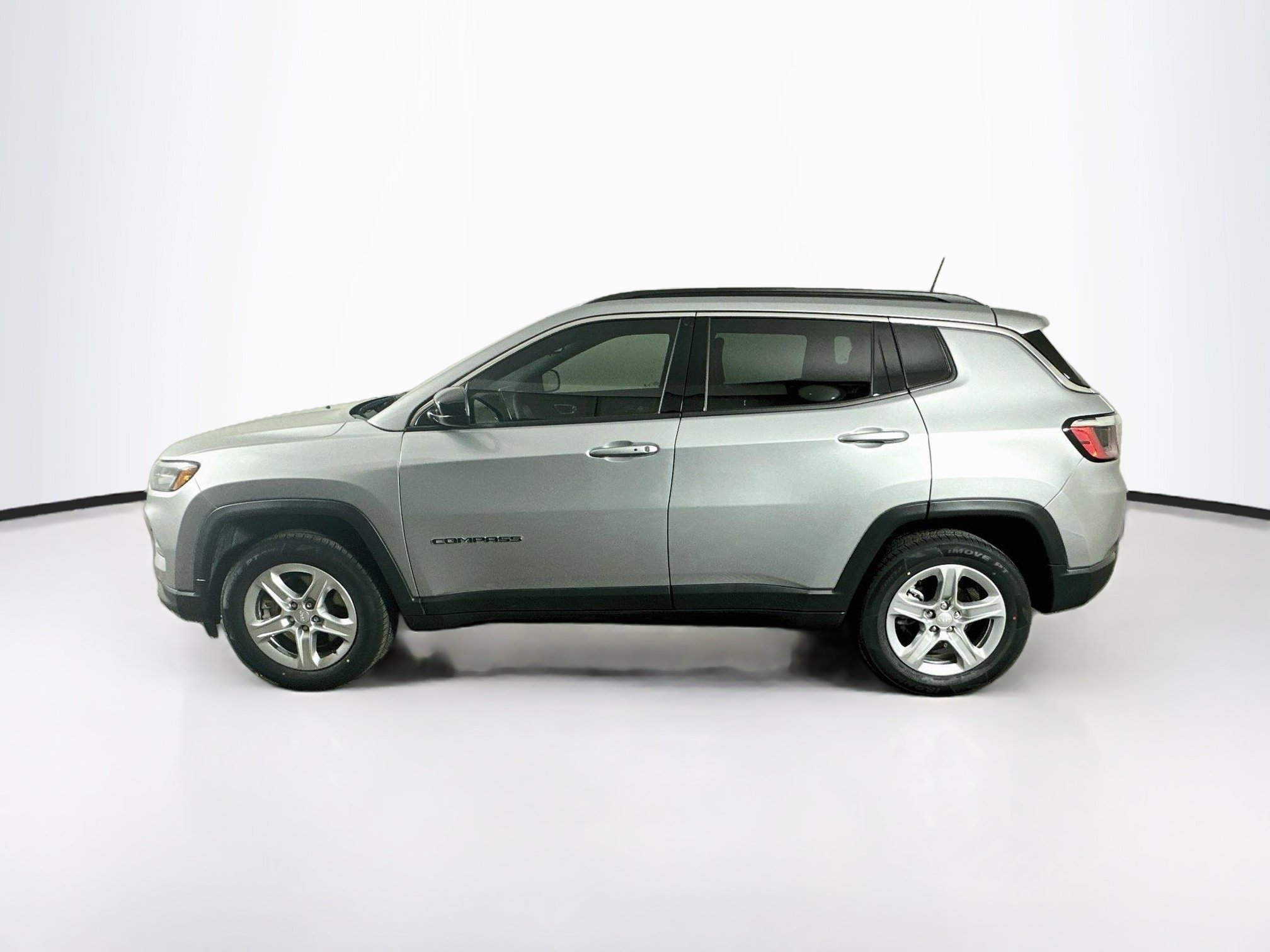 Used 2023 Jeep Compass Latitude AWD/4WD image 4
