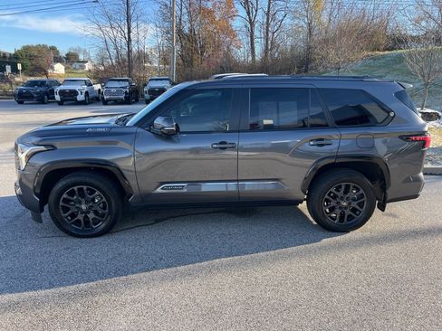 Certified 2025 Toyota Sequoia Platinum image 7