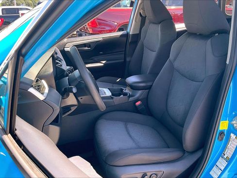 Used 2020 Toyota RAV4 XLE w/ All Weather Liner Package AWD/4WD image 23