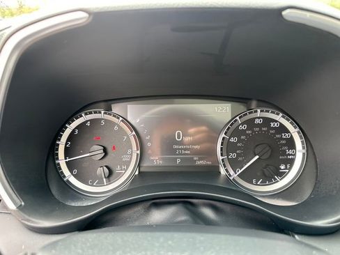 Used 2023 Toyota Highlander XLE AWD/4WD image 39