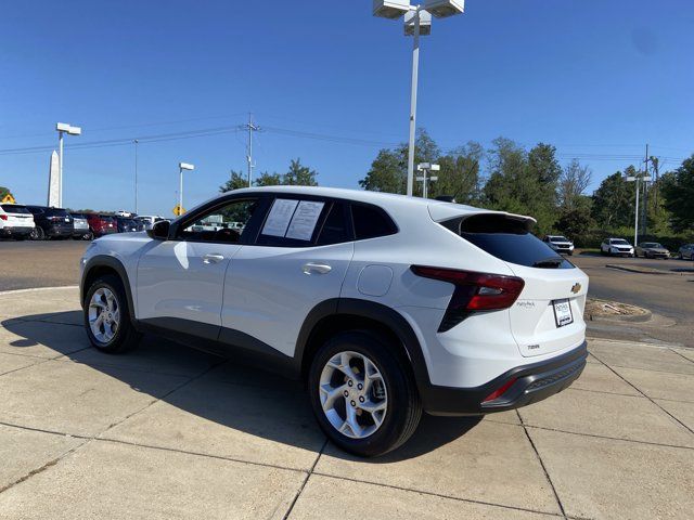 Used 2025 Chevrolet Trax LS w/ LS Convenience Package FWD image 8