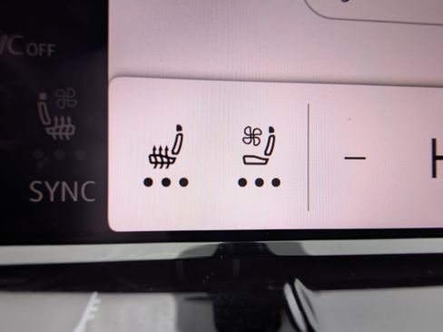 Used 2024 Volkswagen Atlas Cross Sport SE image 32