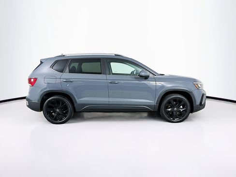 Used 2023 Volkswagen Taos SE w/ Panoramic Sunroof Package image 10