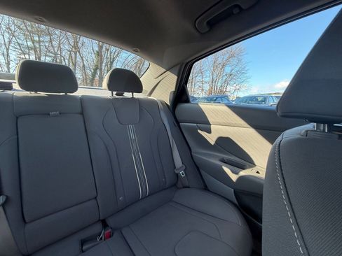 Used 2025 Hyundai Elantra SEL image 36