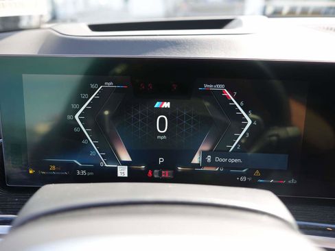 Used 2025 BMW X5 xDrive40i w/ Executive Package image 17